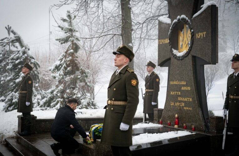 Зеленський вшанував пам’ять Героїв Крут