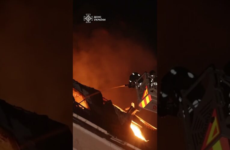 російський удар по готелю в Сумах: повторна атака під час евакуації