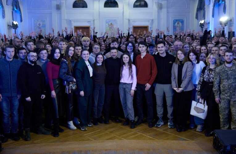 Володимир Зеленський поспілкувався з викладачами та студентами Київського авіаційного інституту