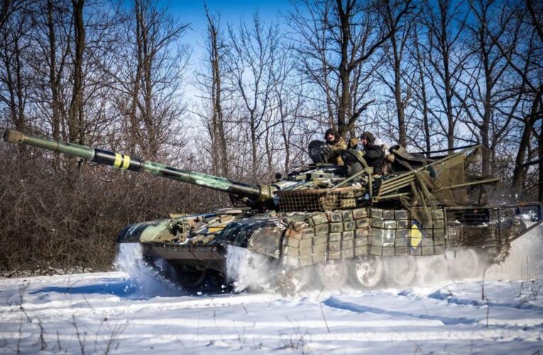 Активні бої тривають на трьох напрямках – Генштаб