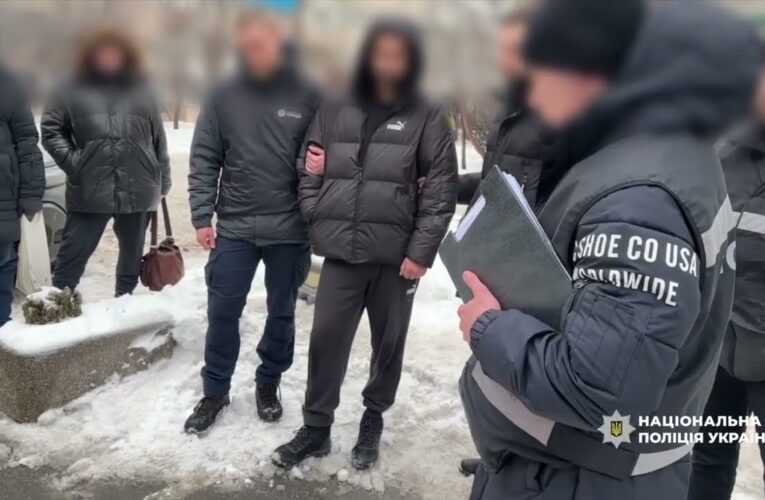 Нацполіція затримала чоловіка за вимагання 37 тисяч доларів за «вирішення питань» у ТЦК та суді