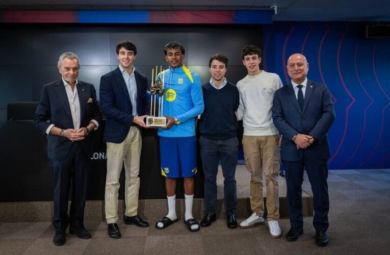 Барселона вирішила ще раз відзначити Ямаля нагородою кращого гравця сезону