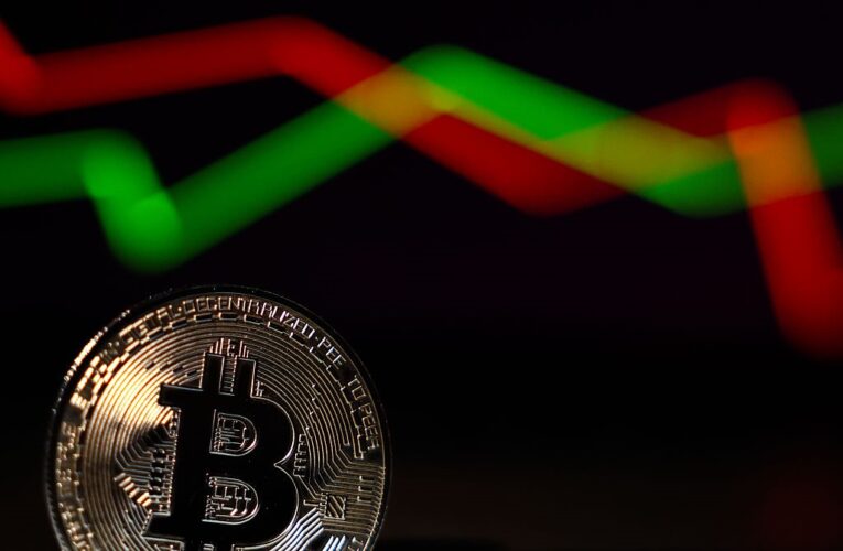 Bitcoin обвалився до найнижчого рівня з листопада 2024-го