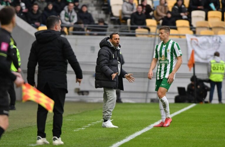 Дебют у УПЛ обернувся для тренера Карпат неприємним досягненням