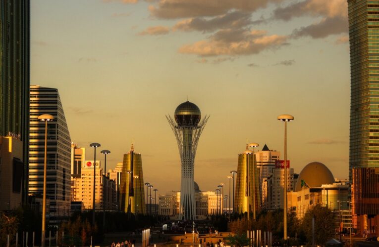 Казахстан запровадив мовний іспит для отримання посвідки на проживання