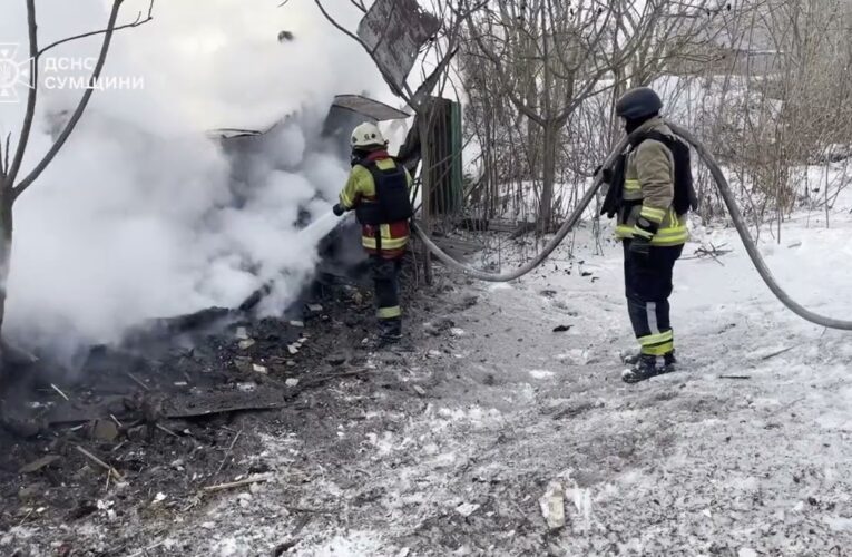 Сумщина: рятувальники ліквідували загоряння в житловому секторі, спричинене російським ударом