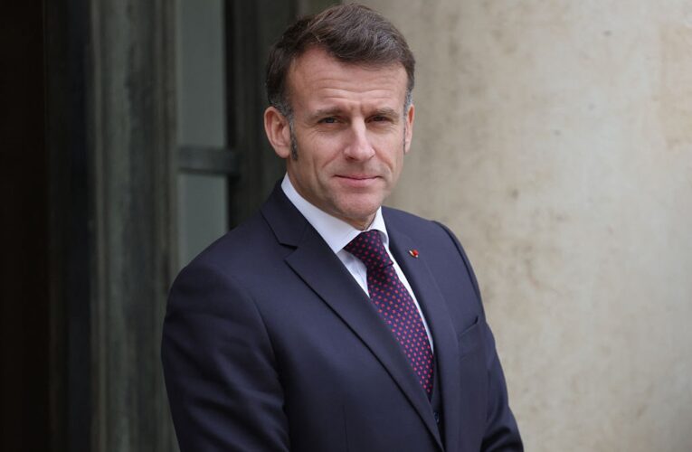 Макрон заявив про підготовку до діалогу з Кремлем