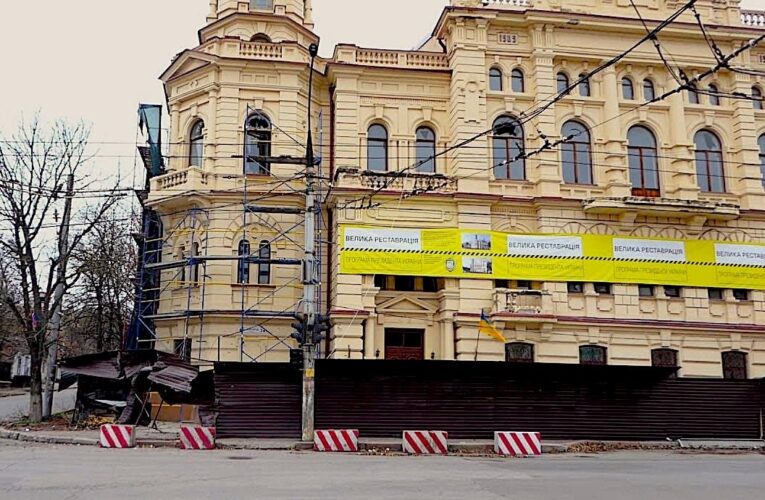 Масштабне пограбування окупантами музею в Херсоні: викрито підозрюваних