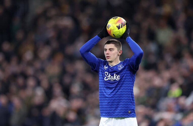 Миколенко компенсує відсутність у попередньому турі АПЛ набором форми