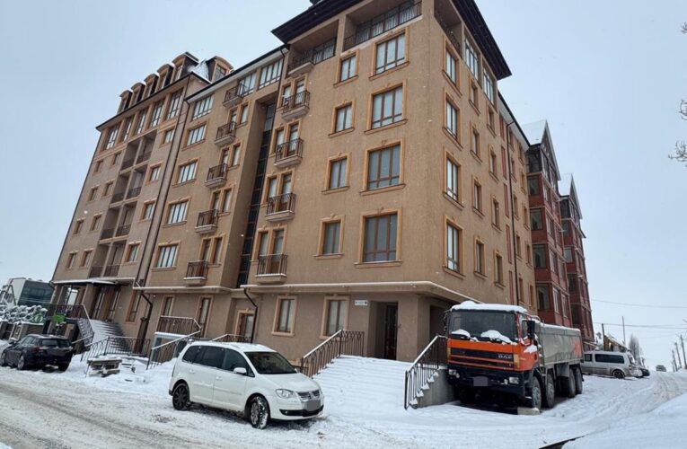 На Буковині рятувальникам “подарували” квартири без стелі, води та газу