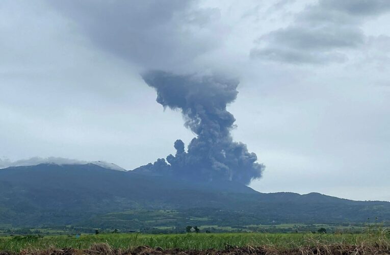На Філіппінах відбулося виверження вулкана Канлаон
