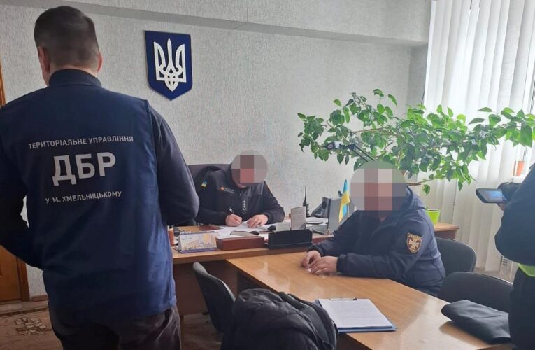 На Хмельниччині викрито закупку неякісних костюмів для рятувальників