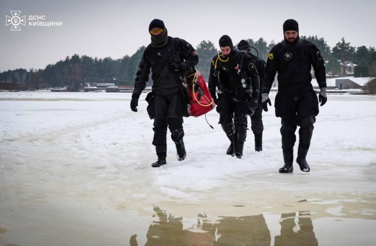 На Київщині тривають пошуки водія, що провалився під кригу під час дрифту