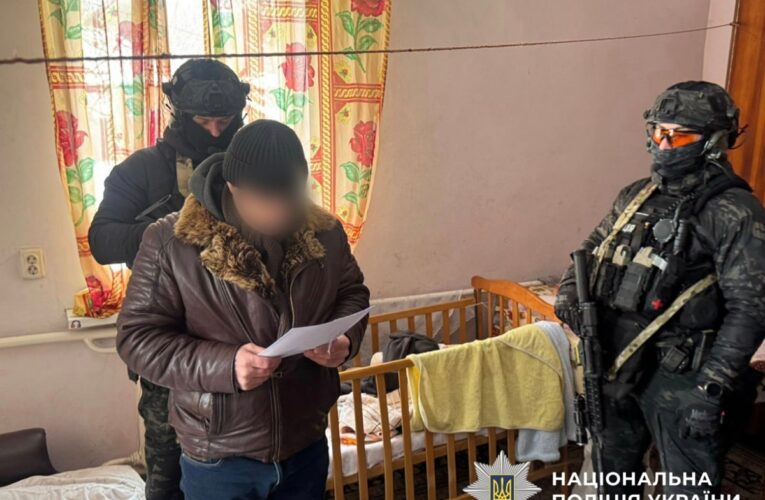 На Київщині затримали торговців трофейною зброєю