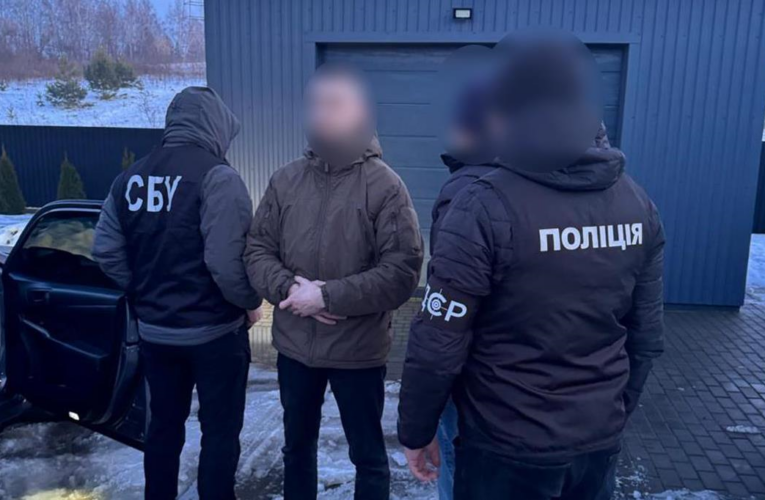 На Волині двоє посадовців ТЦК за хабарі “вирішували питання” мобілізації