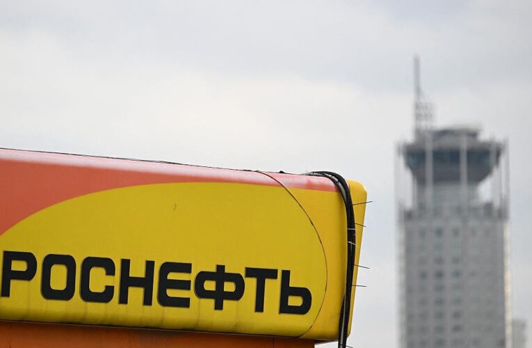 Нафтогазові доходи РФ у лютому скоротяться вдвоє – ЗМІ