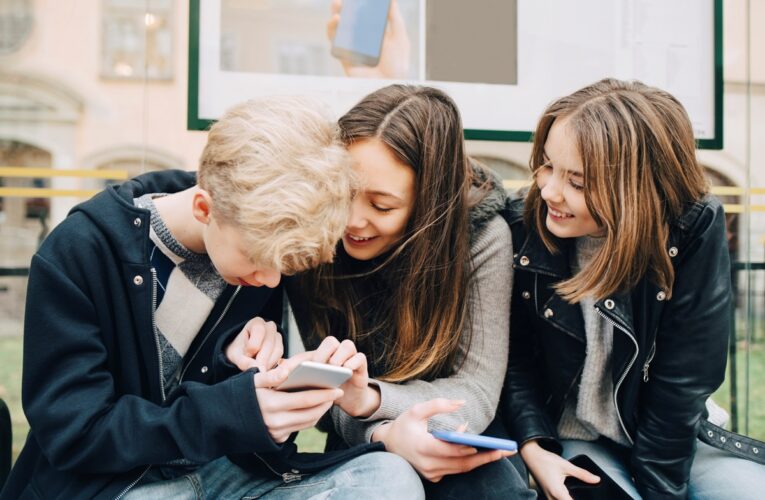 Німеччина обговорює обмеження соцмереж для дітей