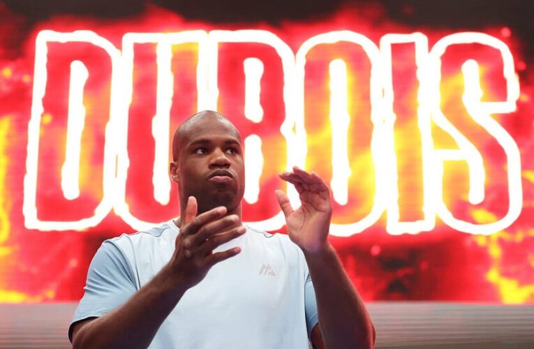 Перед боєм із Вордлі Дюбуа оголосив про зміну тренера