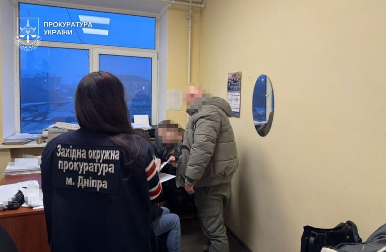 Прооперували здорову руку дитині: у Дніпрі двоє лікарів отримали підозру