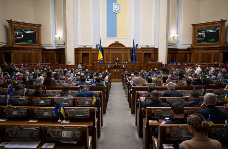 Робота Ради зупинилась. Масове отруєння депутатів