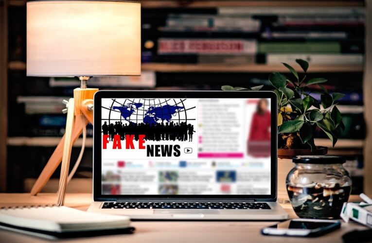 Росія поширила фейкові обкладинки французьких газет із критикою Зеленського