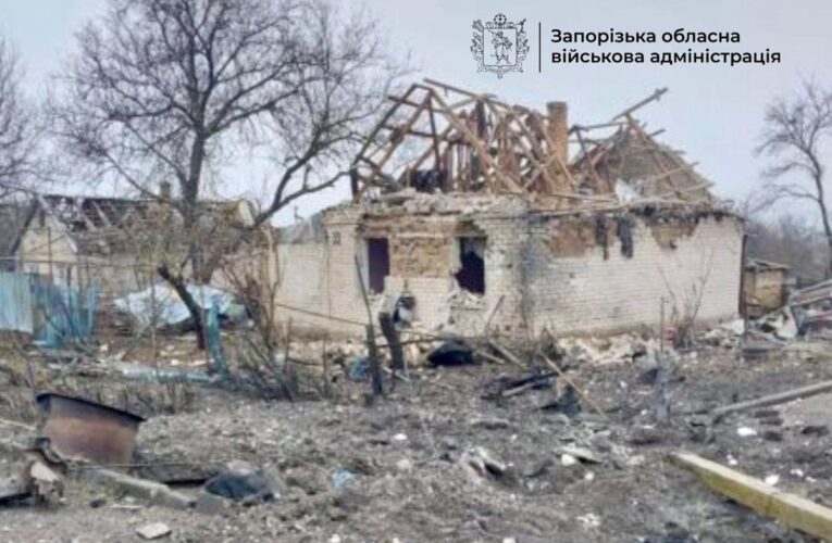 Росіяни вдарили КАБами по селищу на Запоріжжі