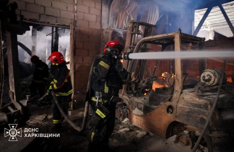 Росіяни вдарили по підприємству на Харківщині: є жертва та постраждалі