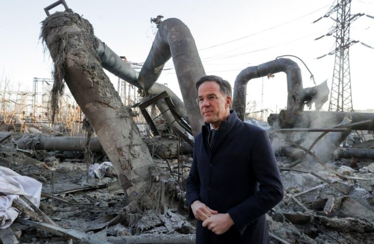 Рютте показали наслідки удару Росії по ТЕЦ в Києві