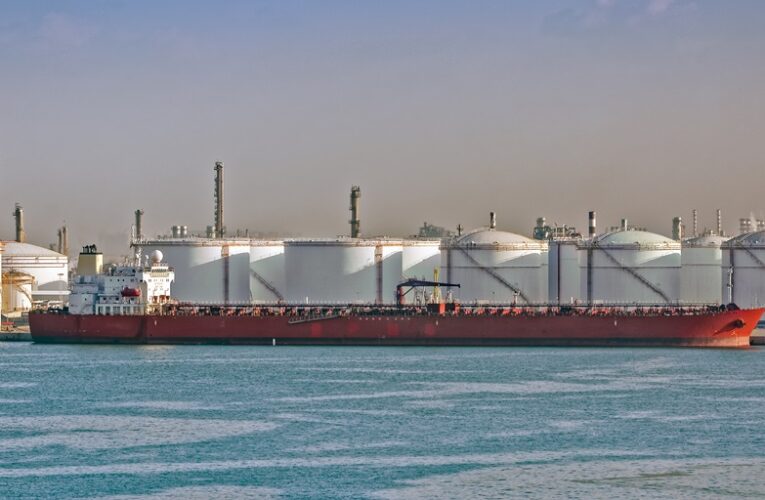 Саудівська нафта ринула до Китаю після рекордних знижок