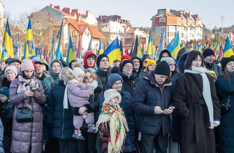 Серед українців зросла віра в перемогу над РФ – опитування