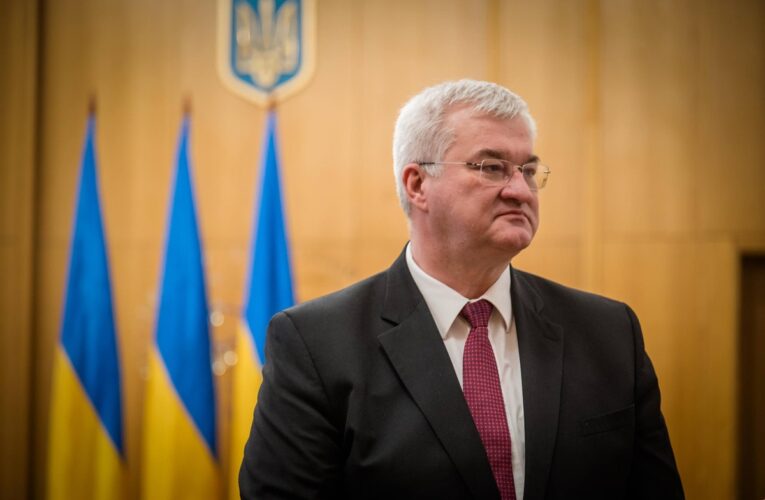 Сибіга вказав на “амнезію” Сіярто через російські нагороди