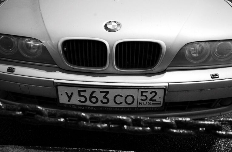 Світові автобренди обминають санкції через Китай