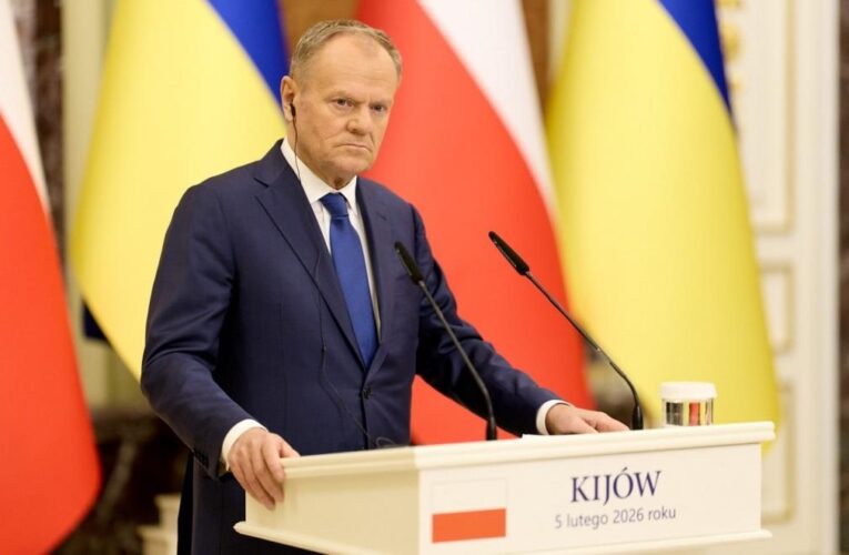 Туск розповів про нові пакети зброї для України