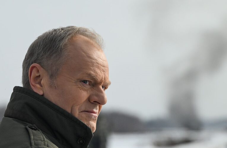 Туск засудив “політичний саботаж” Угорщини