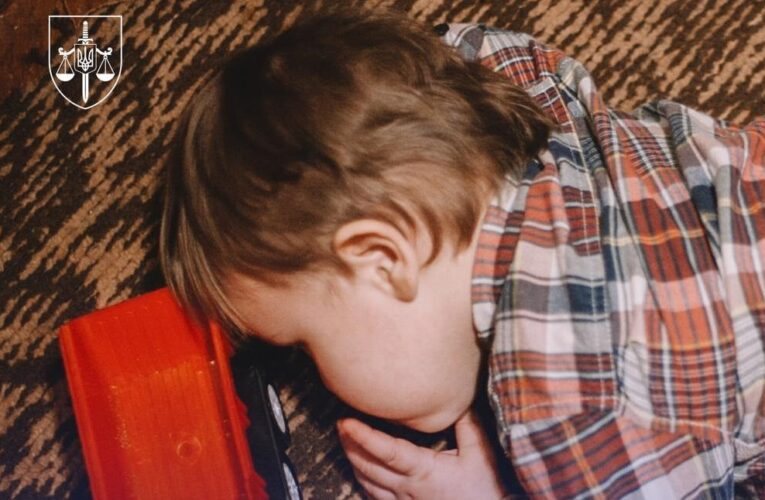 У Києві 4-річний хлопчик отруївся пігулкою, поки мати вживала наркотики