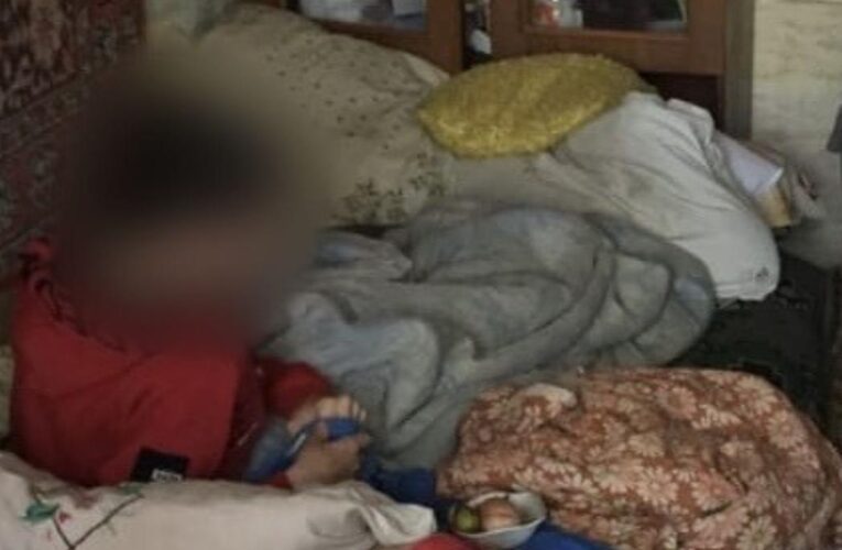 У Києві жінка на два тижні покинула сина у квартирі без їжі та води