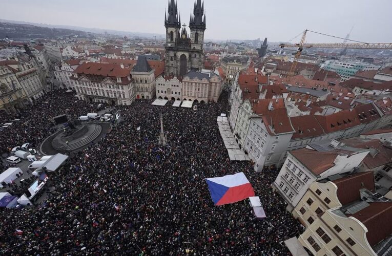 У Празі відбувся масштабний мітинг на підтримку президента