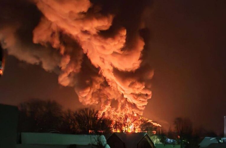 У РФ епічно палає нафтобаза