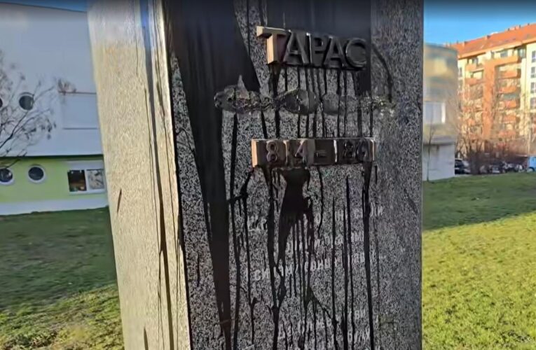 У Сербії невідомі облили фарбою пам’ятник Шевченка