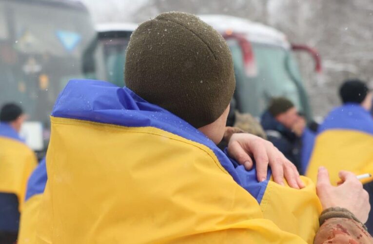 Україна повернула з полону 157 і цивільних