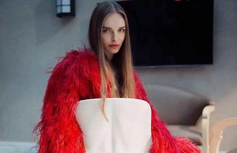 Українська модель підбирала молодих дівчат для Епштейна – ЗМІ