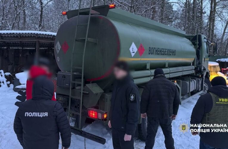 Поліцейські викрили схему розкрадання пального, призначеного для охорони державного кордону