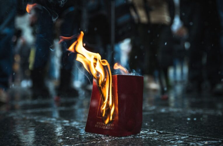 В Абхазії домоглися скасування видачі паспортів РФ