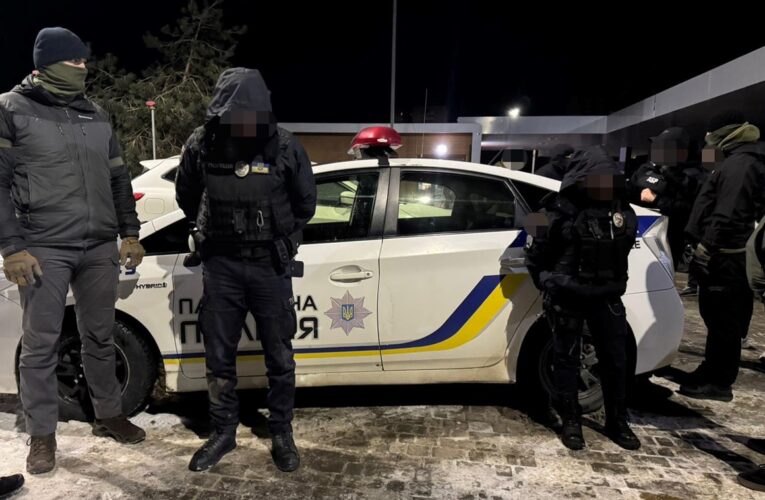 В Одесі затримано правоохоронців, що шантажували водіїв доставленням у ТЦК