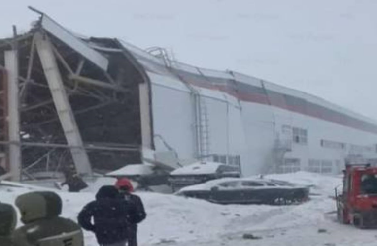 В РФ обвалився дах на автозаводі: є потерпілі