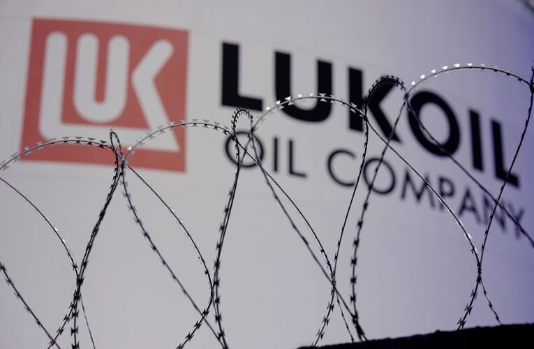 В Росії частково зняли заборону на експорт бензину