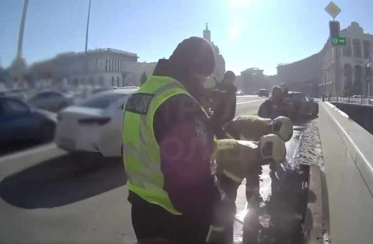 В центрі Києва діти заблукали в каналізації