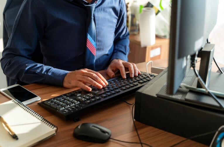 В Україні за рік значно зменшилось число держслужбовців