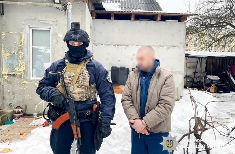 Викрав авто з полігону і відстрілювався: затримання дезертира