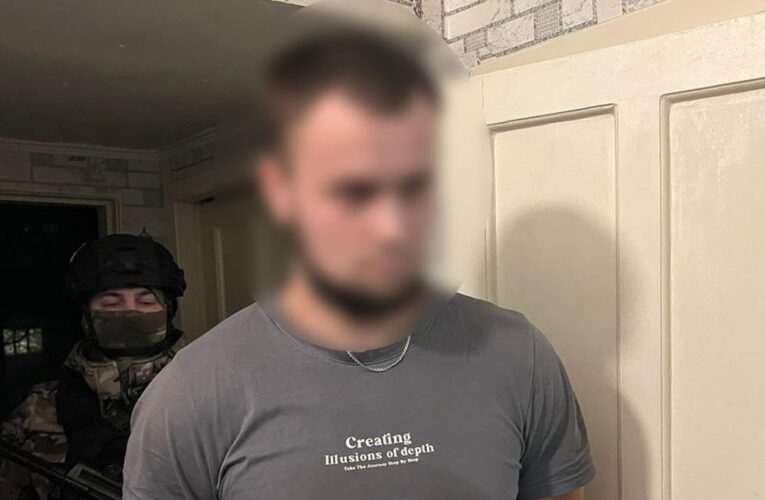 Викрито угруповання, яке “вивозило” військових із місць служби